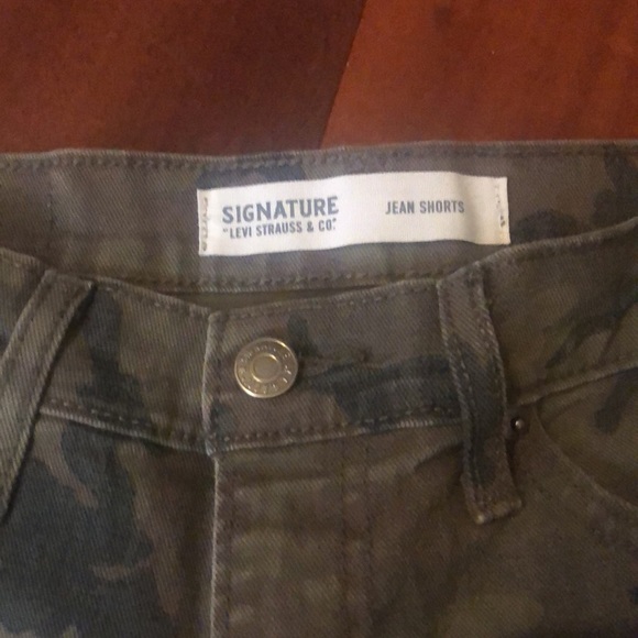 Signature Camo Jean Shorts size 28 - Picture 2 of 7